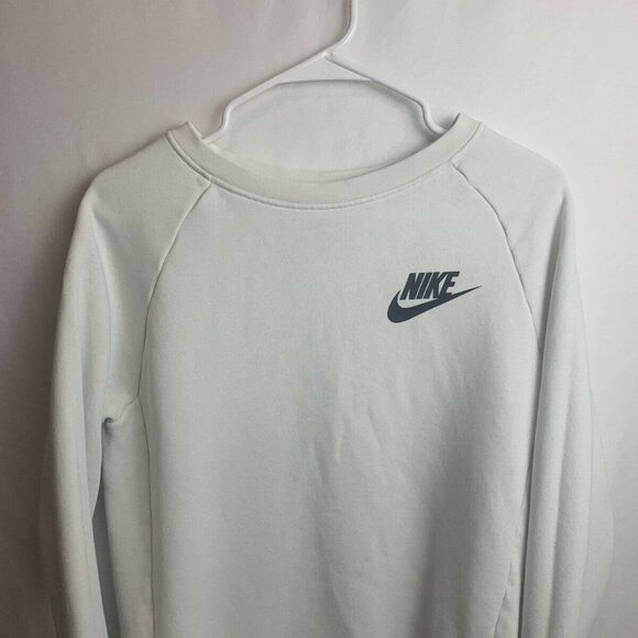 Nike Tops - Nike Sportswear Womens Crew Sweatshirt Size Small